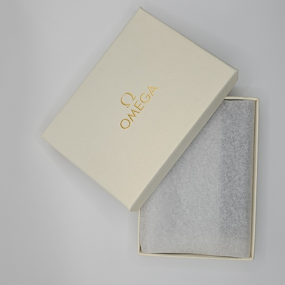 Omega Card Holder - Picture 9 of 9